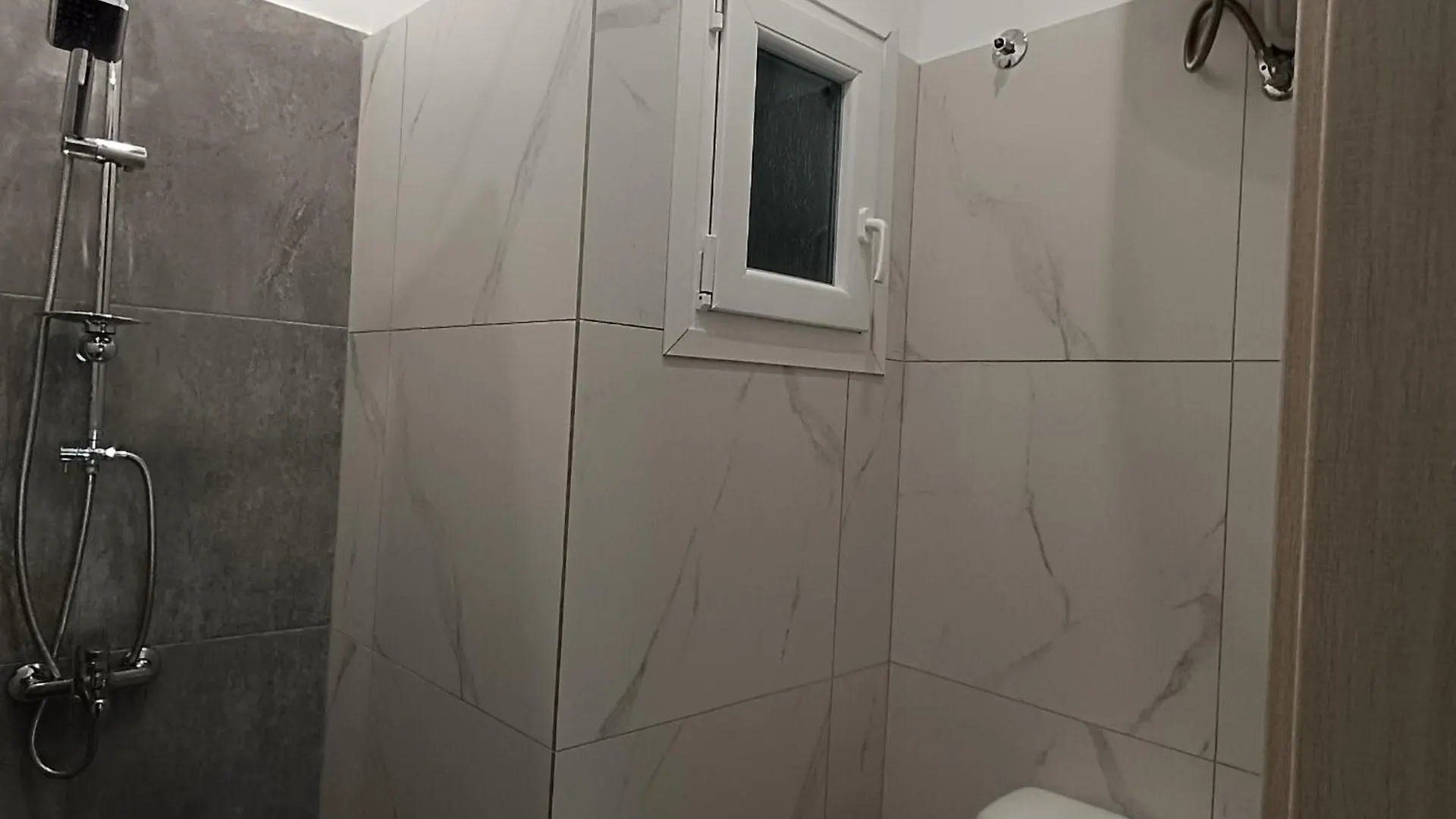 Apartmentssindesmos Peraía شقة